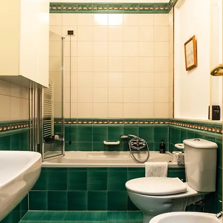 Youhosty - Montenapoleone Noble Flat Milan