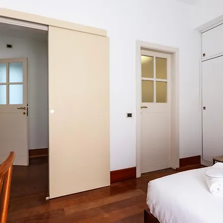 Youhosty - Montenapoleone Noble Flat Apartment Milan