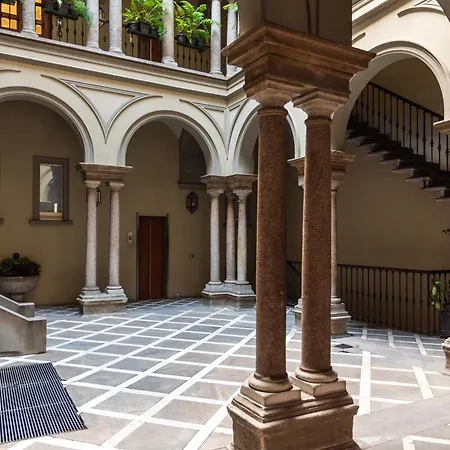 Apartment Youhosty - Montenapoleone Noble Flat Milan