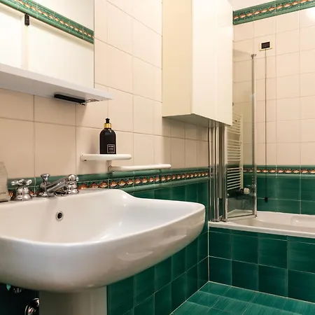 Apartment Youhosty - Montenapoleone Noble Flat Milan